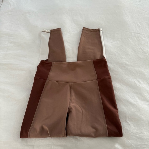 Abercrombie & Fitch YPB Curve Love Leggings - Picture 2 of 7